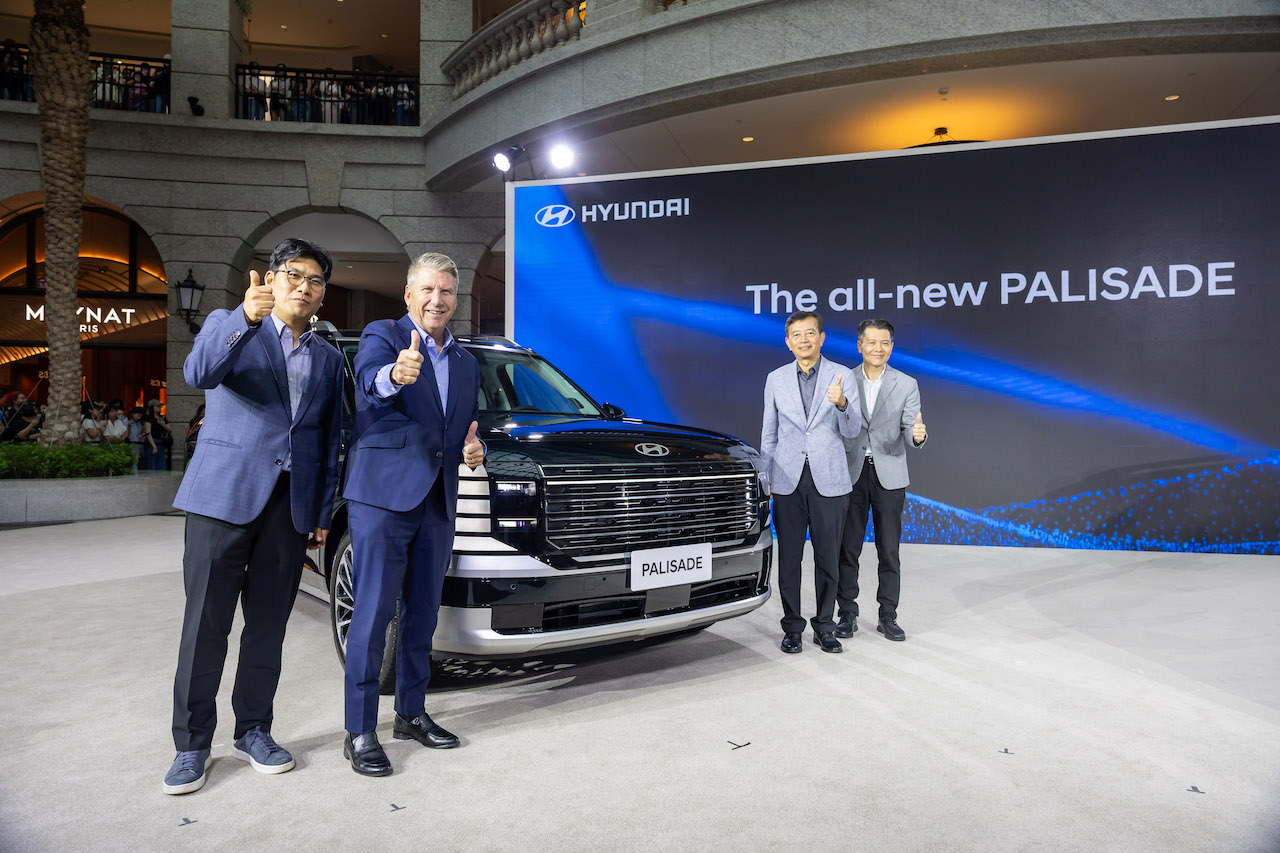 (左一)Hyundai 亞太事業策略處 處長Mr. Sungjoon Kim、(左二)Hyundai亞太地區 總裁Mr. Donald Romano、(右二)南陽實業 總經理 徐伯達、(右一)南陽實業 執行副總經理 詹醒昇